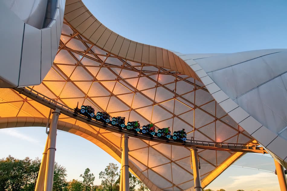 Wave pavilion structure