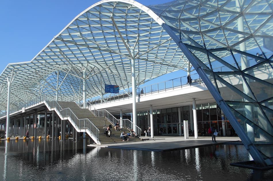 Station canopy and stair span
